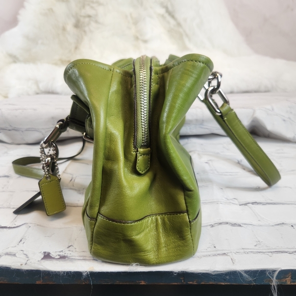 Coach "Chelsea" Green Leather Bag. - Picture 6 of 15